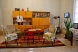 A kiállítás első szobája: egy magyar katonatiszti család nappalija (fotó: Király Gábor)